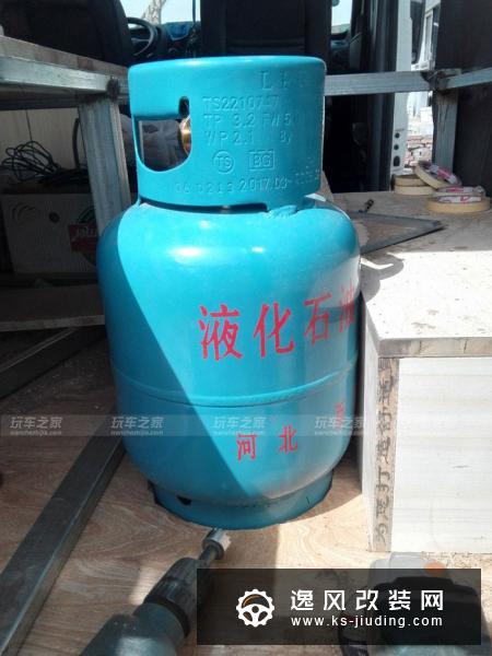 自驾游新选择 依维柯都灵改装床车