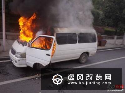 原因不明 特斯拉在美超级充电站起火