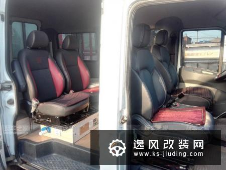 自驾游新选择 依维柯都灵改装床车