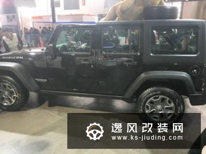 谁说女子不爱车？女车主定制粉色牧马人 改装后独一无二