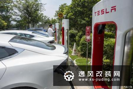原因不明 特斯拉在美超级充电站起火