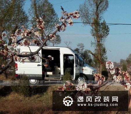 自驾游新选择 依维柯都灵改装床车