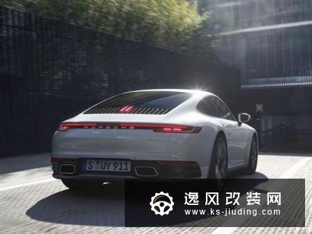四驱系统加持 911 Carrera 4系列官图