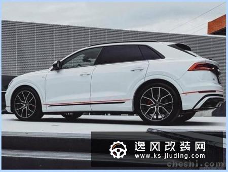 奥迪Q8轿跑SUV实拍 配双色车身/增轻混系统