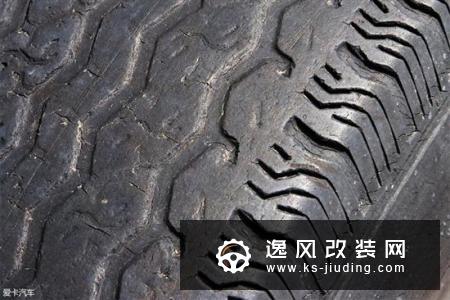 雨天事故频发 别让轮胎在湿地拖后腿