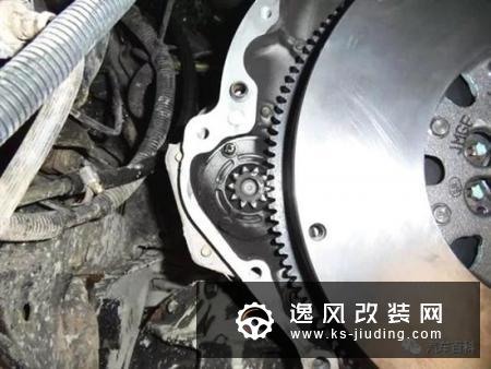 汽车没有熄火又拧钥匙打火 会伤车吗？