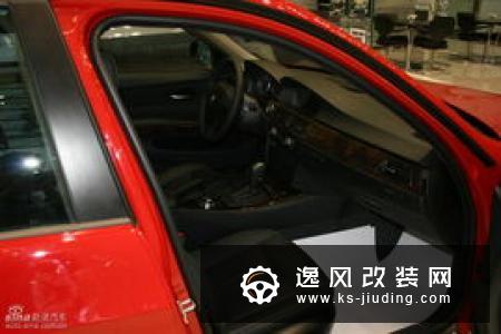 国产宝马全新3系到店实拍 比奔驰E级还大