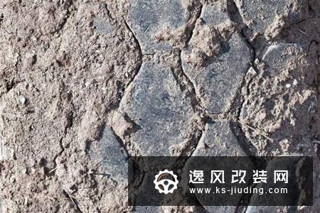 雨天事故频发 别让轮胎在湿地拖后腿