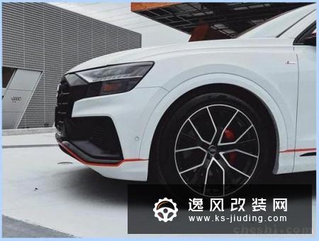 奥迪Q8轿跑SUV实拍 配双色车身/增轻混系统